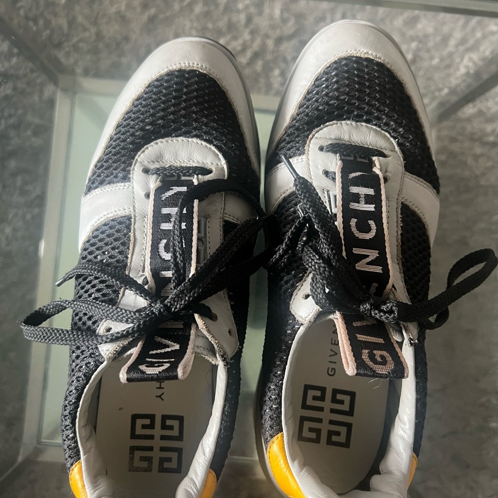 Authentic GIVINCHY women’s low top sneakers in size EU 41